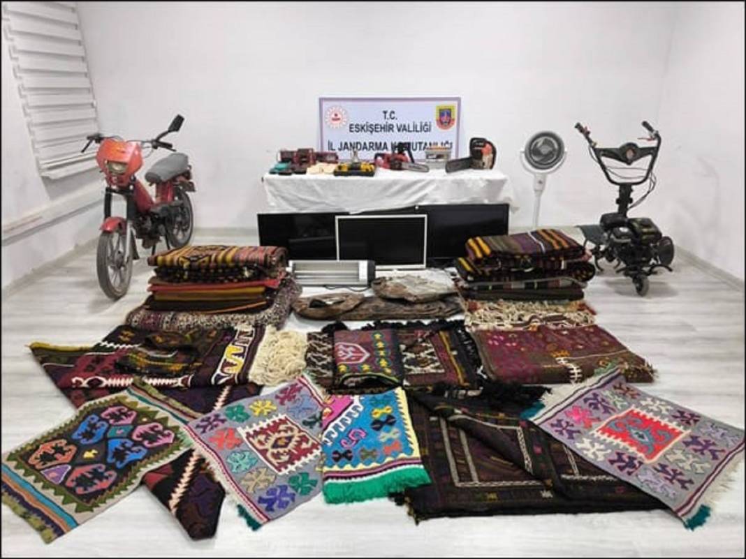 'Mezarcıyız' deyip 20 evi soydular! Konya'da yakalandılar 6